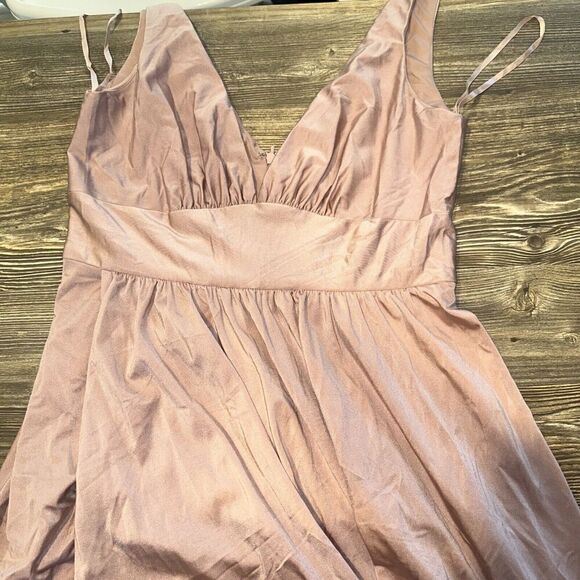 La Femme Sleeveless Plunge Neck A Line Gown in Mauve Pink #S1530. Size 14. 14 - Picture 3 of 10